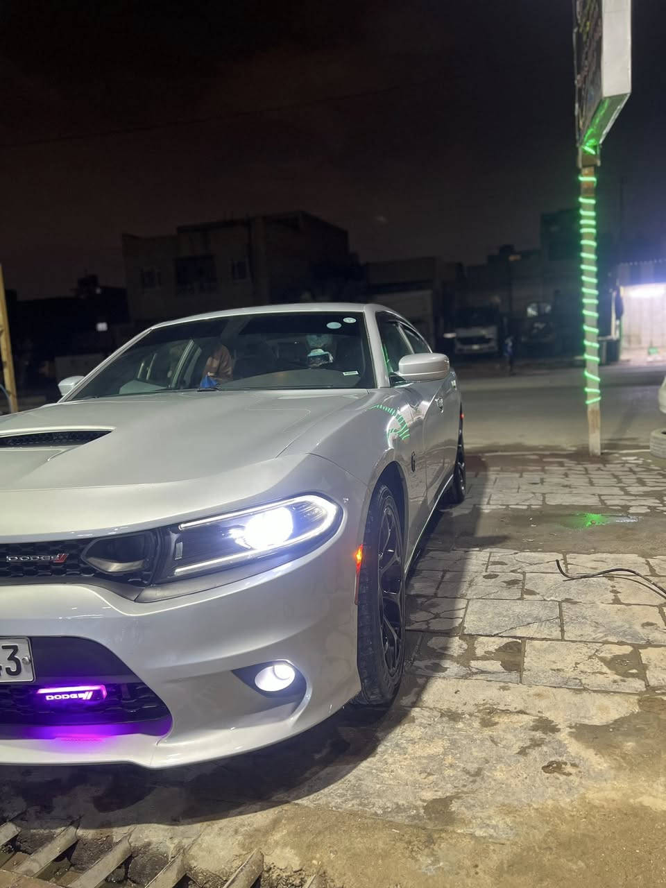 جارجر sxt لون سلفر ماشيه 38 ميل رقم اربيل ب اسمي بدون دواخل بدون ايرباك 
المواصفات 
بصمه تشغيل
بصمه أبواب
شاشه
حساسات خلفيه
تحكم استيرن 
تبريد قطعتين 
صور الحادث والسونار موجود بلصور السعر 230
***********
