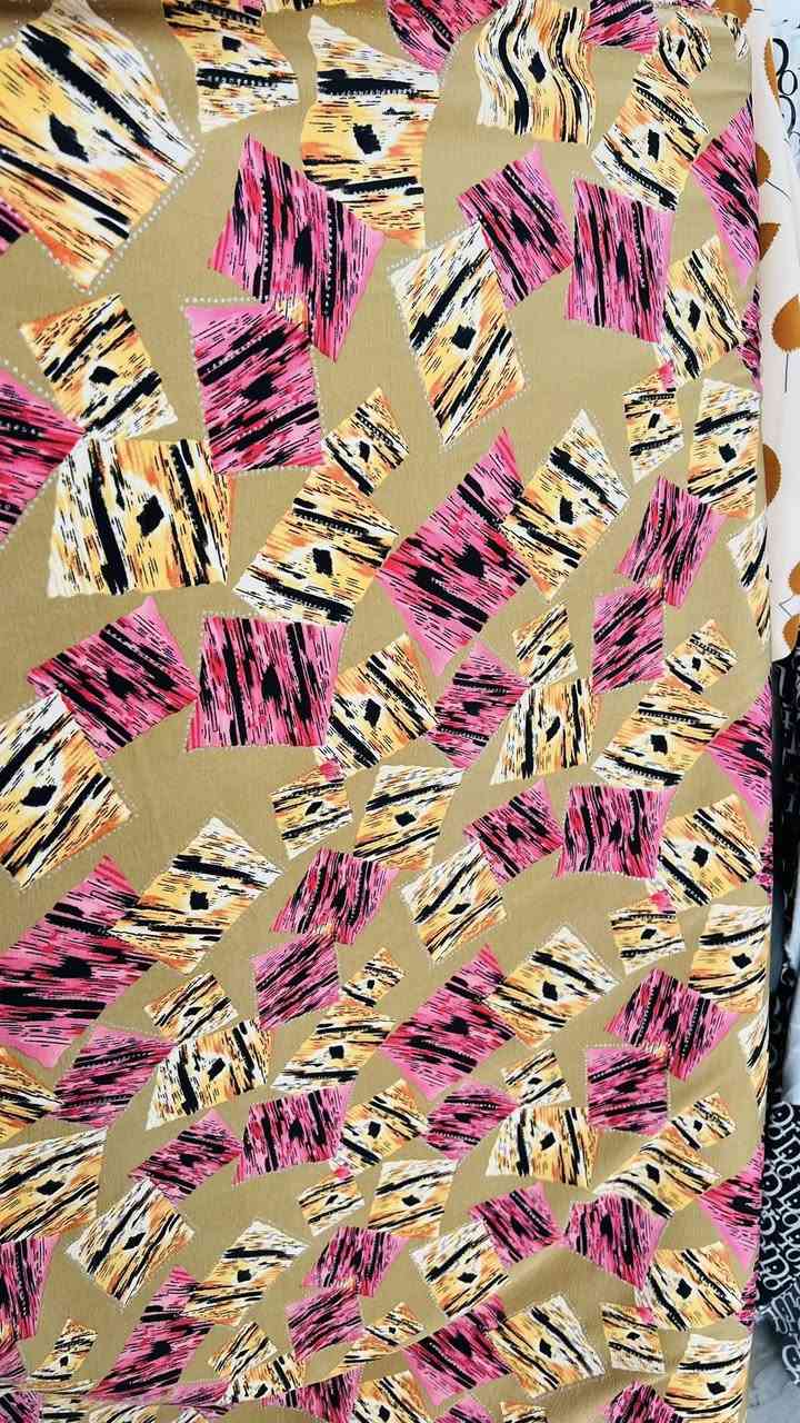 واسط قضاء الحي: محلة السراي
عرض لمد يومين 
خمس قطع قماش كريشه ب٢٥ والتوصيل مجاني 
رقم الهاتف: *********** وات ساب فقط عنوان المحل:_خلف مركز بيت الشام الطبي
يوجد توصيل جميع محافظات العراق
