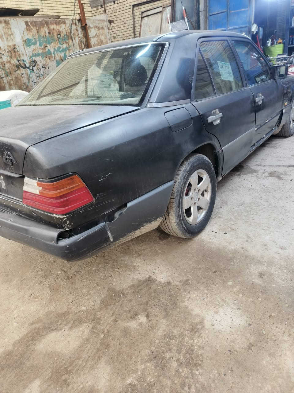 السلام عليكم مارسدس دب 1989 مكينه بطه مكينه وكير خير من الله صدر أمامي خلفي يعني نص عمر سنويه ما ساقطه سياره خير من الله سعر 35 بيها مجال رقم ***********
