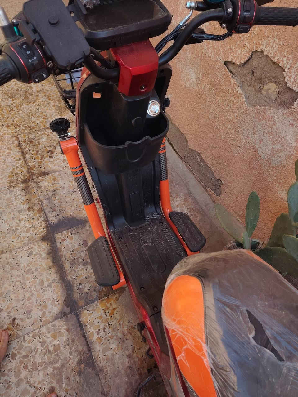 دراجه شحن جديده
صارله سبوع من ماخذها وماماشيه
بعدها مغلاف الشركه
السعر ٥٥٠
المكان البياع
*********** واتساب
