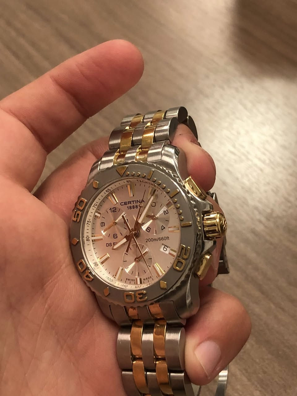 سيرتينا كوارتز سويسري اصلي 🇨🇭🇨🇭🇨🇭
موديل DS first
نظام كرونوغراف // جميع السناتر شغالة // القفل بحري // زجاج مقاوم للخدش // السير الاصلي كامل والقفل الاصلي // مقاومة الماء بعمق ٢٠٠ متر // القطر مع الزمبلك 50 دون زمبلك 41 // السمك او الارتفاع  15 // الساعة مختومه ومعلمه من كل مكان 
‏🇨🇭السعر خاااص لطفاا🇨🇭
يتوفر توصيل لكل المحافظات


**إذا كنت صاحب هذا الإعلان وتريد حذفه لأي سبب، رجاءا أرسل رسالة إلى الدعم الفني**