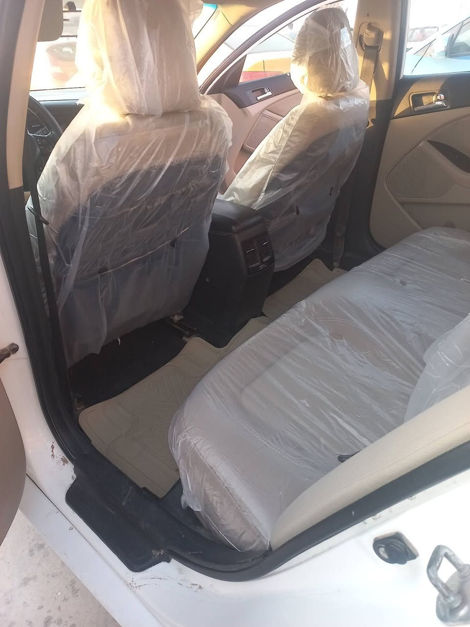 رمضان كريم وكل عام وانتم بخير سلام عليكم سيارة كية الولتيما موديل ٢٠١٤ خليجي واسط تحويل مباشر سنويةلغاية لغاية ٢٠٢٨ محرك ٢٠٠٠ دوش السونار مرفق مع الصور السيارة بلكوت صاحب السيارة الشرعي اخوان متواجد على الفيس بوك رجأ رقم الموبايل ***********
