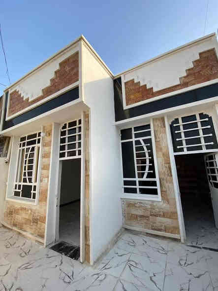 سلام عليكم بيت للبيع 
مساحة 75 م مربع مقابيل المدارس منطقة كاملة الخدمات. 
السكلات منطقة 11.
خلف الملعب.السعر 40وبي مجال الطيبين ***********
