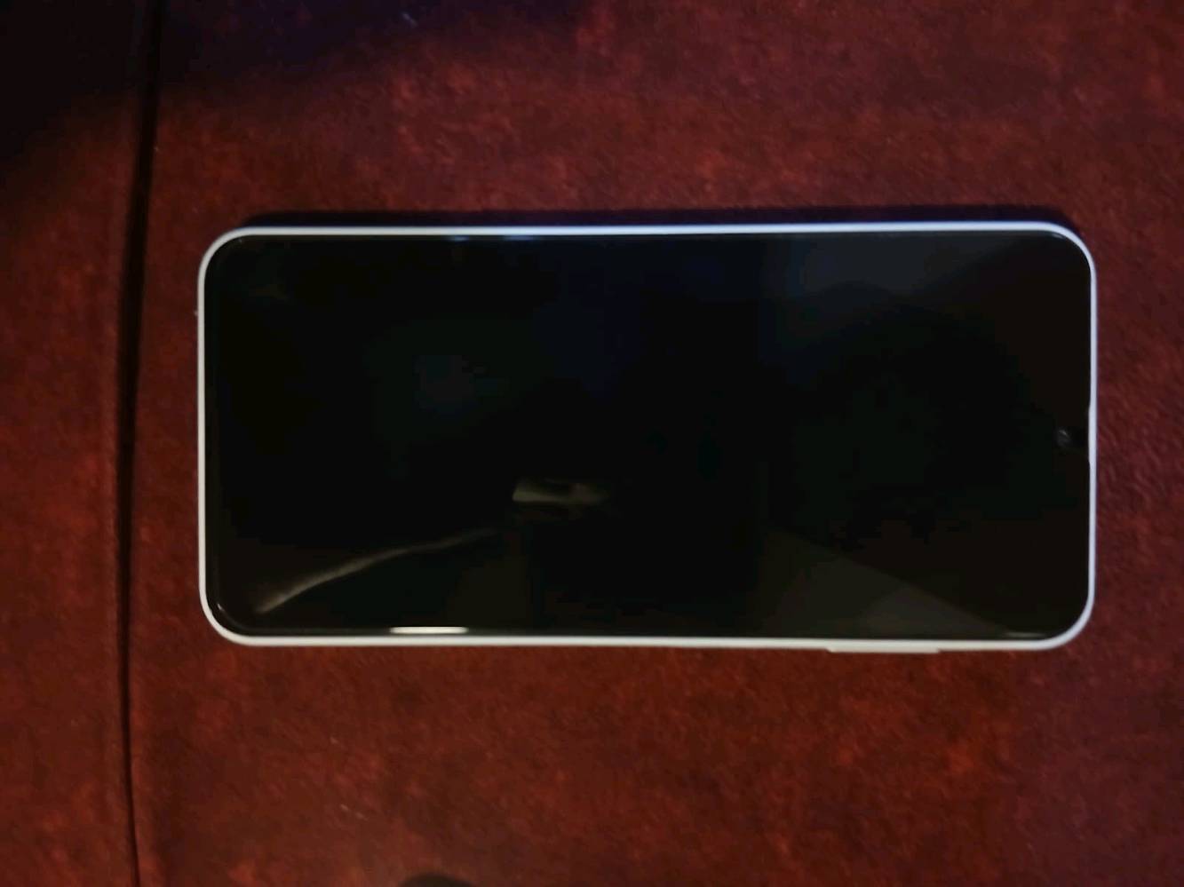 الموقع العراق صلاح الدين مكيشيفى بين تكريت و سامراء. الجهاز a16 قطعه نضيفه مستعمل صارله ٤ او ٦ اشهر ما مفتوح ولا راي لصيانه قطعه نضيفه وجديده ومعالج الجهاز قوي جداً. و ١٢٥جيجه ويجي ويه الجهاز العلبه و كيبل شحن وكفر ولزكيه مال شاشه هديه