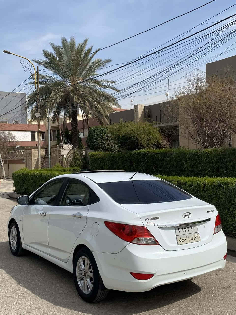 اكسنت خليجي موديل 2012 فول مواصفات بلو عدا البصمه..رقم اربيل شرط التحويل والوكاله سنويه لغايه 2027 حجم المحرك 16 دوش المرغوب..كير توماتيك اي تي..شاشه كبيره وكامره جامات كهرب تحكمات استيرن جهتين..اشاير بالمري..حاكيه بلوتوث..خمسه ويل كب..تبريد ثلج..طخم تايرات وباتري وكهربائيات جديده..صدر جديد..محرك باركارتون لاصرف ولانفخ والكير كذلك...بيها صبغ قطعه ونص جاملو الخلفي نص صبغ وجاملو الخلفي الثاني كامل صبغ...السعر 98 العنوان موصل الايسر حي المزارع طريق دوميز مدخل جامع القادر مقابل مستشفى السلام...***********     ***********
