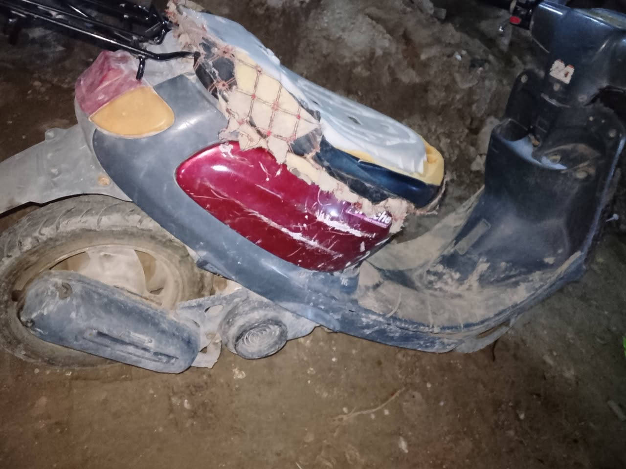 سلام عليكم عندي دراجه بطه للبيع
مابيها شي جاي امشي طفت بيه مفاجأة تايرات جدد لايت قوي فقط باتري مابيها سعر الدراجه 90وبيه مجال،،،،مكانها ديوانيه الاسكان الشراي يتصل على الرقم (***********)بي واتساب
