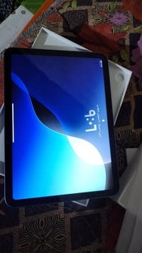 آيباد • ١٢٨ جيجا • مستعمل يوم واحد