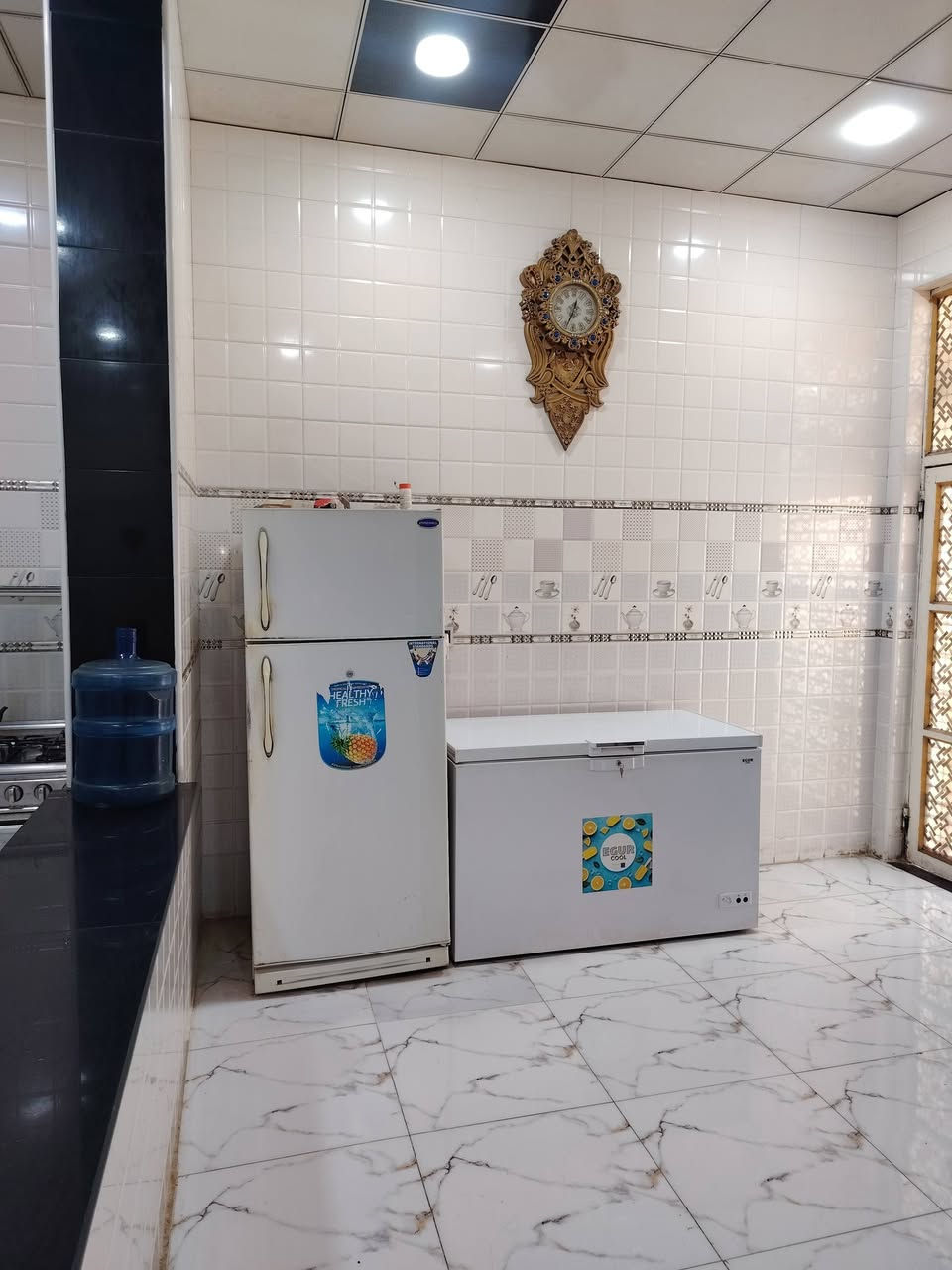 السلام عليكم بيت للبيع في حي الشرطة يحتوي على غرفتين نوم وصالة مطبخ حار وبارد استقبال صحيات داخلية وخارجية الطابق الأرضي كامل والطابق الثاني علنص المساحة 200 متر مطلوب إسكان ٤٠ مليون الرقم،، ***********
