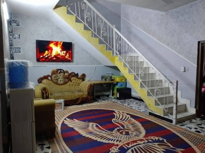 بيت للبيع ٢٠٠متر حي البساتين سند أصفر بظهر المختار علي العكيلي يحتوي على غرف عدد ثنين استقبال كبيره ومطبخ كبير وبيتونه كبيره  ومخزن وترك وصحيات البيت مرمم من جديد مي مجاري كاشي وتعديلات  عالي على الشارع وبي سطحين وطرمه كبير الستفسار على الرقم ***********

