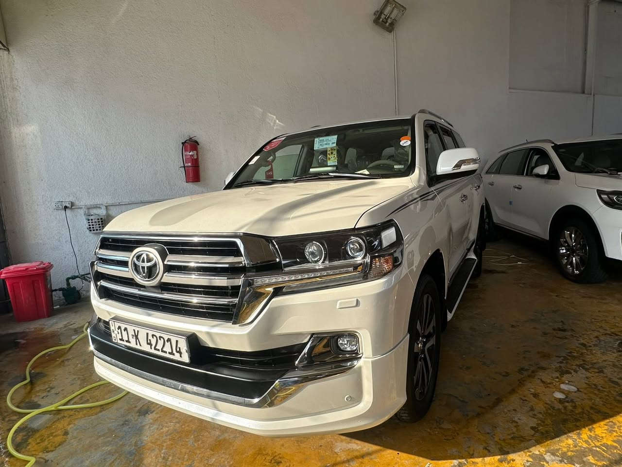 السلام عليكم اخواني و اخواتي  لاند كروز 2019 ساس باب اول 
المواصفات
3شاشات 
دبل ماوس
شاحن واير ليس
باب خلفي كهرباء
دبل كرسي كهرباء
كرسي الساىق 3حركات
بصمه
زراك اماميي
حساس امامي حساس خلفي
مكينه 6سلندر 4000
كير ومكينه عله وضعيت الوكاله
سنويه و هزه و رقم جديده
السعر//510
الرقم//-***********-
