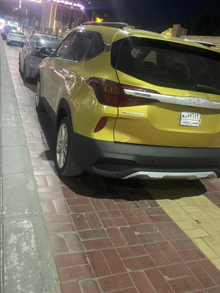 السلام عليكم كيا سليتوس امريكي موديل 2023 محرك 2000 موصفاتها شاشه كامره تحكمات تدفئه تبريد كشنات رادار تبريد قطعتين جاهزه لأخير السياره منفيس بعدهي ما مسجله راعيها ابو المنفيس متوفي فقط كفاله من الكص والعشاىر السعر 80 ورقه لاستفسار***********
