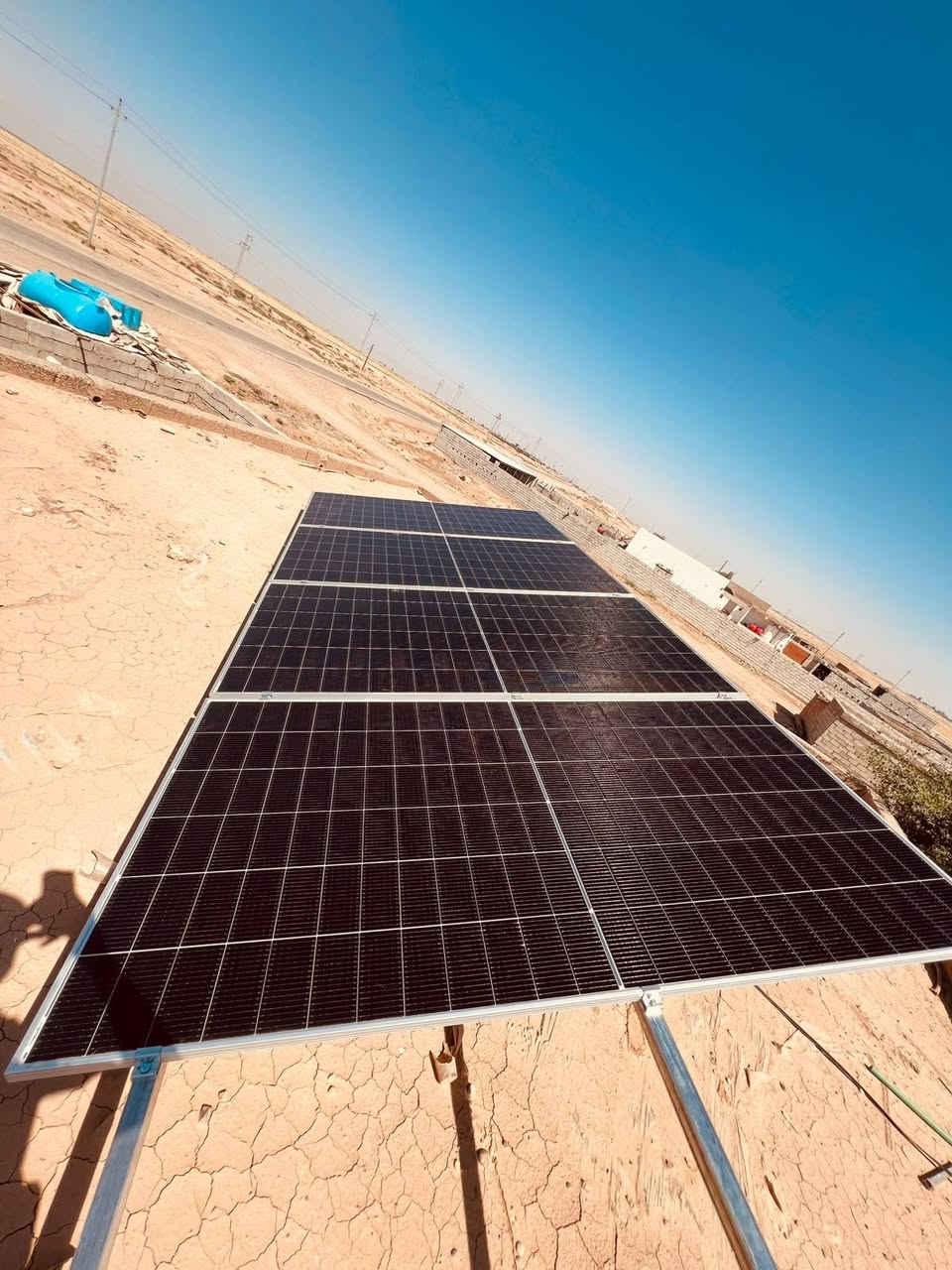 اليوم الجمعة الموافق 05/06/2026
تم بعون الله إكمال نصب  وتشغيل منظومة للطاقة الشمسية في #قضاء #مندلي. #الندا 
_ تجهز 8 أمبير نهارا  6 أمبير ليلا وتتكون المنظومة من:-
1-ألواح شمسية عدد 4 قدرة اللوح الواحد 640 واط
2- بطارية نوع ليثيوم قدرتها 6  كيلو واط
3- أنفيرتر  قدرته 6 كيلو واط
4- بورد خاص بالمنظومة متكامل الحماية
5- هيكل حديد مغلون مقاوم للصدا

#ملاحظه: لانعمل ببطاريات التجميع الرديئة

بإدارة عمر ياسين 
وحسن سالم
للأستفسار أكثر الأتصال او مراسلة الأرقام  التالية. ‏
***********
***********
