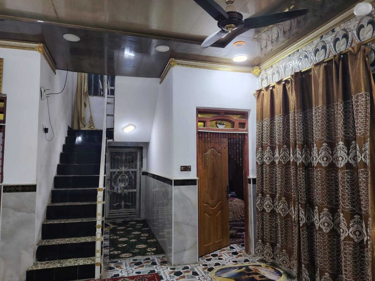 دار للبيع

المساحه  200طابقين
كامل طابو بسمي
 العنوان النهاوند الثالثه بصف حسينيه دمعه رقيه ثاني بيت ع السايدين

 السعر200وبي مجال

تواصل واتساب ***********
