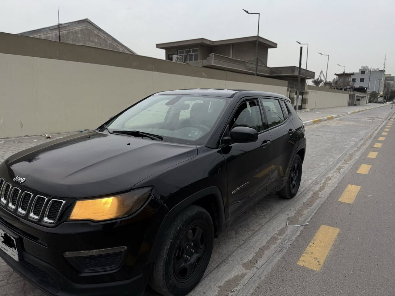 السلام عليكم 
للبيع جيب كومباس 2018 
 ماشية 111 كيلو متر 
الحادث مالتها مرفق بالمنشور رقمها بغداد وبأسمي 
السيارة خير من الله جانيها صار 4 سنوات 
مكينه وكير فول 
فئة sport 
فقط البنيد مالتها مصبوغ بسبب الحادث الباقي كله مكفول 
السعر 125 والشراي بي خير ويتدلل
للتواصل 
***********
***********
