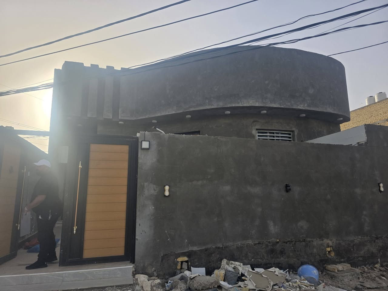 بيت للبيع زراعي حديث غير مسكون مساحته 200 متر  ع شارعين قرب طريق الصدرين ومجسر الاسكان مباشره يحتوي ع استقبال وصاله وصحيات داخليه وخارجيه كما موضح بالتصوير
***********
