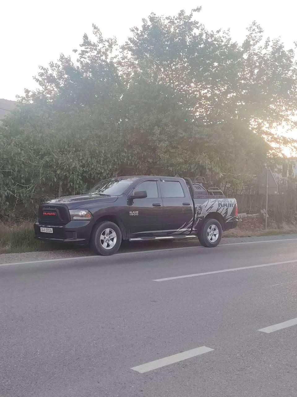 دوج رام موديل ١٧ محدث ٢٤
باب طويل بدي قصير رقم دهوك جديد

 سنوية جديده بيها نص جاملغ امامي بمريكا
محرك ٦
٣٦٠٠
ونص جاملغ خلفي بل عراق  سياره جاهزه

العنوان موصل  السياره بسمي تحول فورن

السعر ١٧٥ وبيها مجال

للاستفسار وتساب ***********
