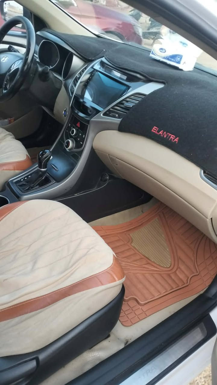 النترا 16 خليجيه فوول مواصفات سياره باسمي شخصياً سياره بيها مكانات صبغ ومافاحصها سيارة مكفوله ضربه والعيب الشرعي ولاصوليات كير مكينه شرط مامفتوح – فتحة سقف
– بصمة تشغيل + دخول ذكي
– شاشة كبيرة
– كاميرا خلفية
– تحكم ستيرنغ
– مثبت سرعة
– كراسي جلد
– مرايات كهرباء السعر 
118 بيها مجال  رقم الهاتف 
***********
