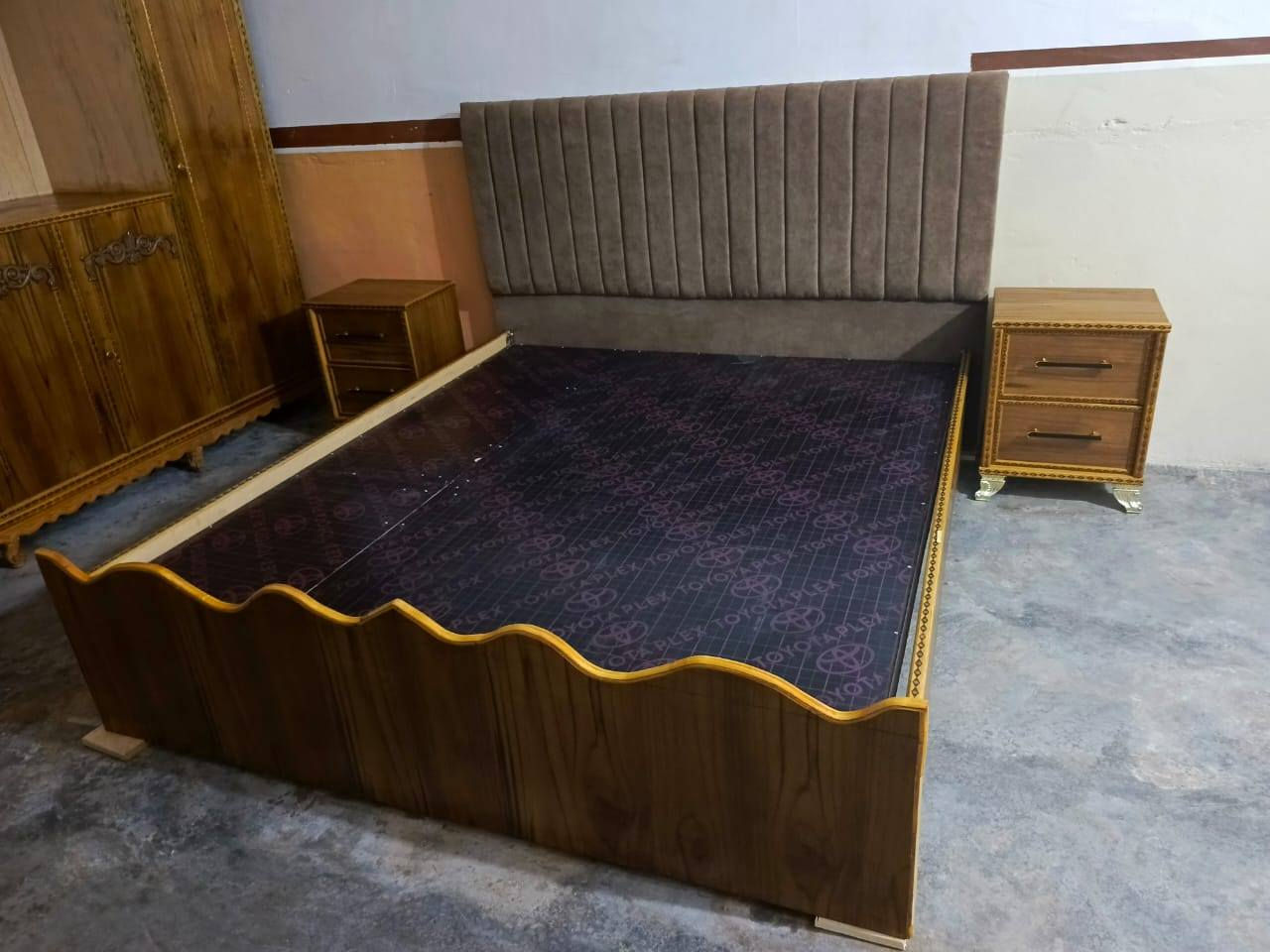 العنوان خانقين داره كوناره 
مقابل محطة كه لات لتعبئة ماء الشرب 
***********
