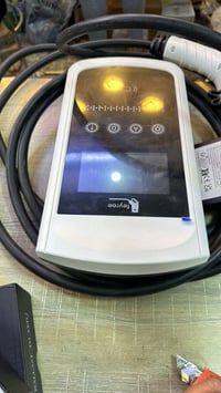 شواحن • تسلا • BYD