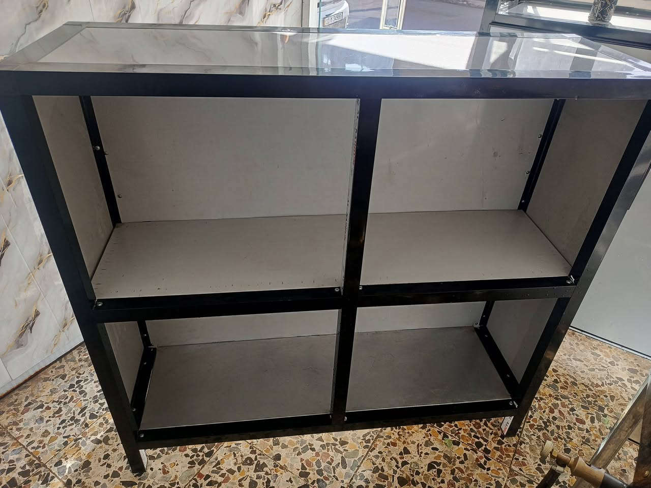 السلام عليكم غراض مطعم للبيع السعر 300 استعمال اقل الشهر الاتصال   ***********
