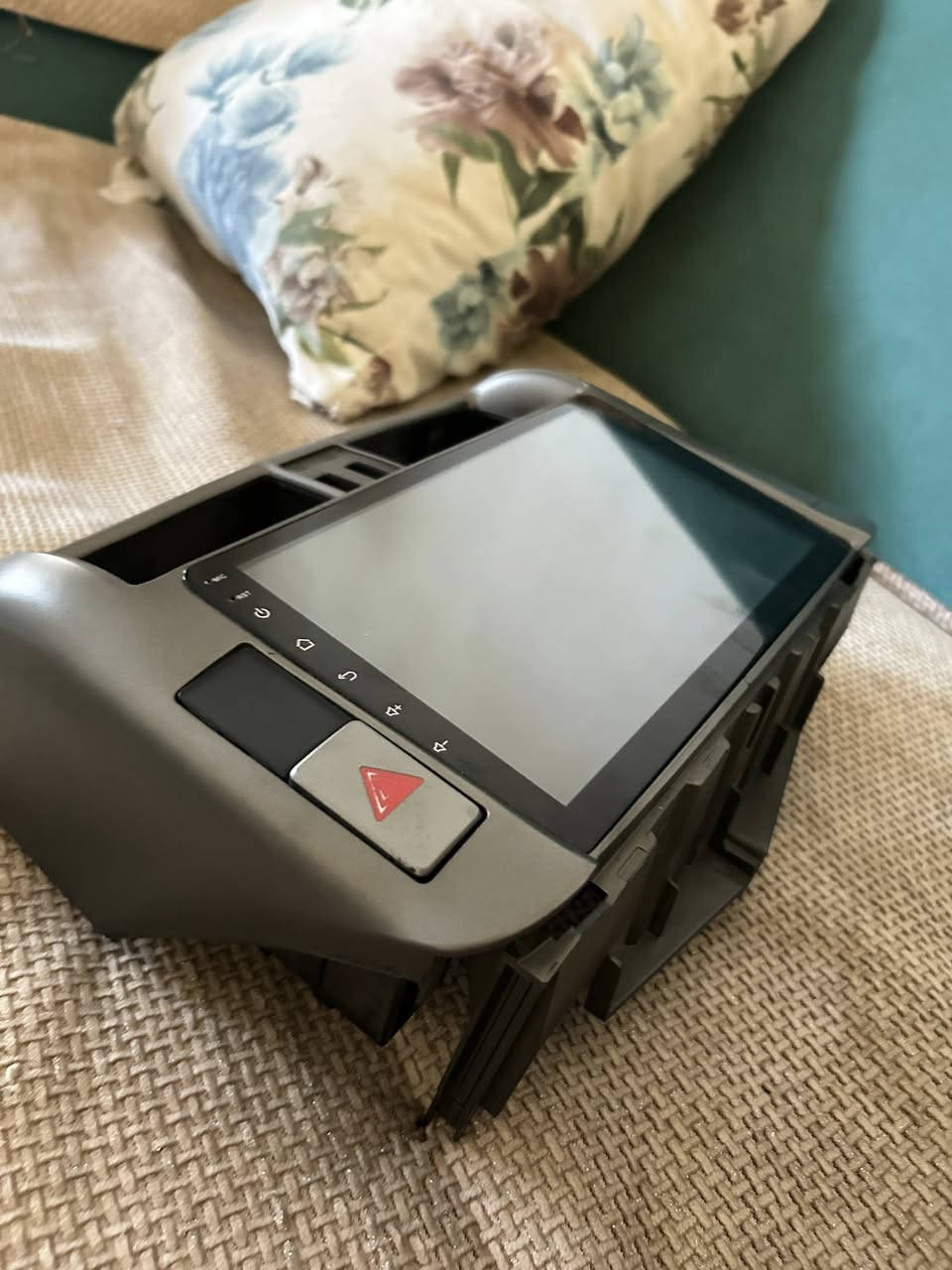 شاشه مال برادو للبيع شغاله  مكاني بغداد ***********
