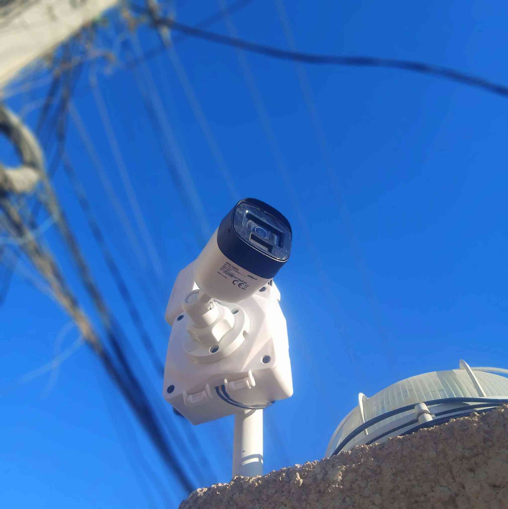 الكامرات في شركة دهوا اصلي وضمان سنة وصوره وصوت وضوح تام تام  بعد شمنتظر الركضه راسلنه او خابرنه واستفسر جميع انواع الكامرات نشتغل وجميع الكامرات متوفر واسعار زينه وكله جوه الرخيص *********** واتساب +اتصال+ماسنجر
