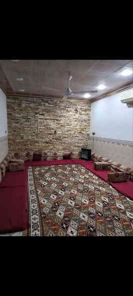 اسلام عليكم بيت للبيع مساحه 240 متر بحي الصدر الأول بشارع الجابري مطلوب مبادره 50 مليون وبل يد 150 مليون مكان مميز اتصال ***********
