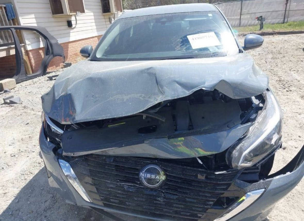 السلام عليكم
نيسان سنترا موديل 2025 SV
دخول جديد تترقم جميع المحافظات 
المواصفات 
رادار امامي 
رادر جانبي 
تدفئه كشن 
تدفئه ستيرن 
ماشيه 4mi 
بصمه تشغيل وابواب 
محرك 2000 
شاشه كبيره 
حادثها بنيد مبدل ومصبوغ 
145 وبيها مجال 
***********
