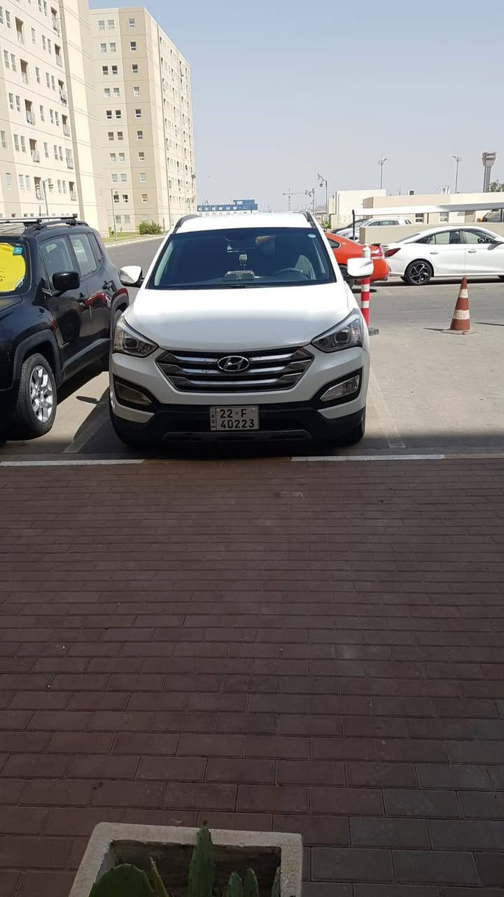 السلام عليكم
للبيع 
سنتافيا 2016  رقم اربيل دولي تحويل مباشر هزة، سنوية جديدة ، بسمي
محرك 2.4 ،GDI
مواصفات سبورت 
تحكم استيرن 
شاشة 
اشاير مرايات
داخل بيجي أصل 
تبريد قطعتين 

وبعد بيها مواصفات معروفة للسبورت
ايرباكات كلها سليمة 

ضررها موضح بالصور 
 
بالعراق ما بيها اي حادث 
سيارة مالت بيت واستخدام شخصي
ض
السعر 155 وبيها مجال
مكان السيارة بغداد
للاستفسار 
***********
