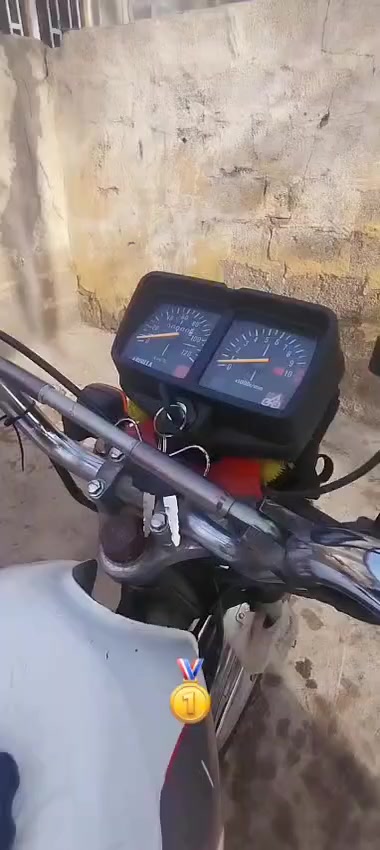 دراجه للبيع 5كير نضافه فول كير محرك فول الدراجه مكفوله من كلشي الدراجه بيه اوراق اصوليه السعر 550و بيه مجال العنوان البياع حي التراث 
وذا اكو مراوس عادي بس فقط اوته ماتيك


**إذا كنت صاحب هذا الإعلان وتريد حذفه لأي سبب، رجاءا أرسل رسالة إلى الدعم الفني**