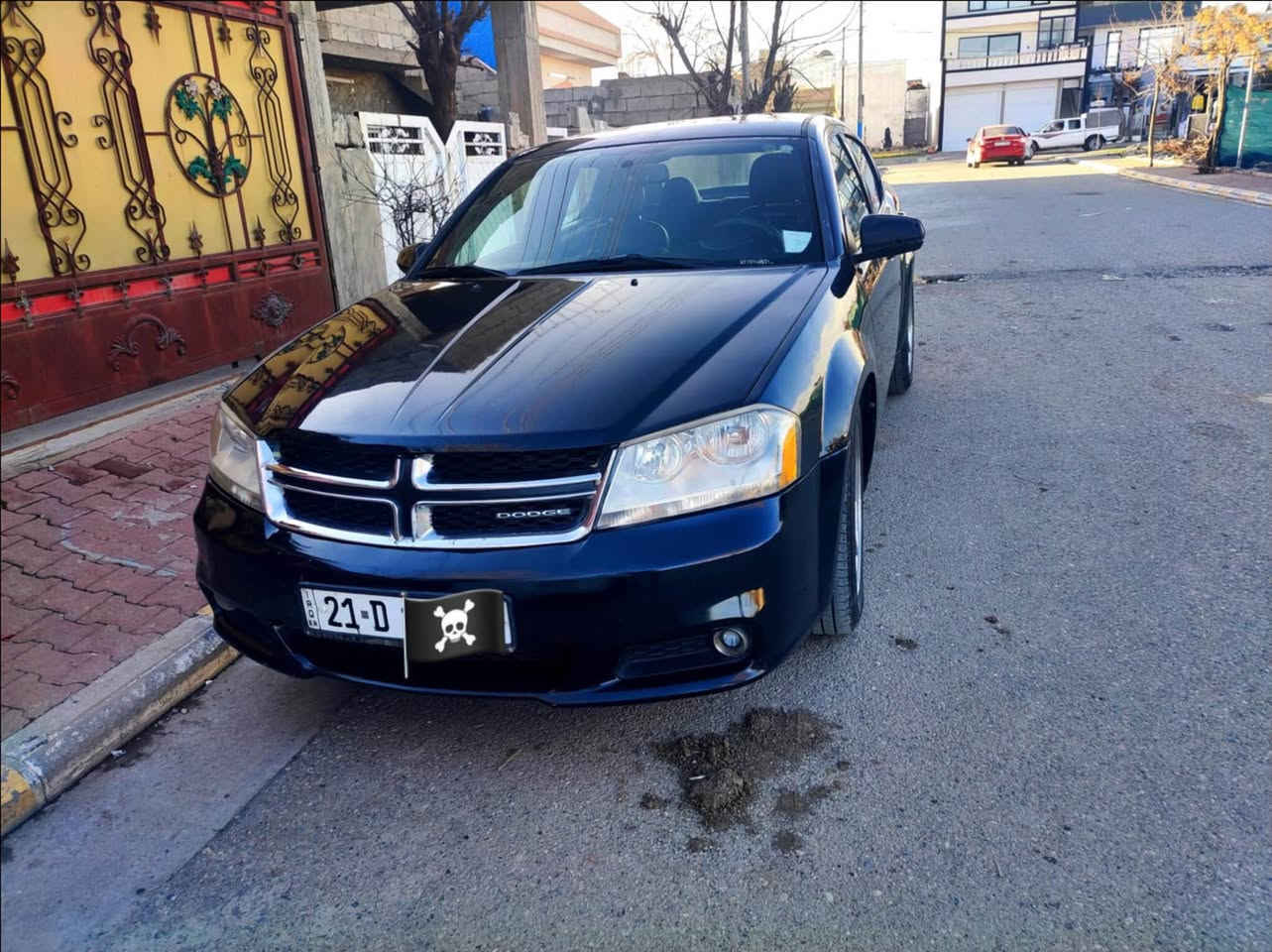 دوج افينجر مۆديل 2011 چوار بستون(2.4) فول فول مواصفات رةنگي رةش 
سئ پارچةي بةس پةمپة لةسةر كال بونةوة دةعمي نية سةقفيشي كالبونةوة هةية لةزگةم ليداوة يةك پارجة لةرةنگي خوي
مواصةفات كوشن جلدو هيتةرو كارةباي .ئاوينة كارةباي دژةفولو هيتةر .بيلاد شاشةية.ماركةي سةماعةكاني bostona و زايدةن usb.سةيارةكة بيلاد شةغالة  لةدورةوة ئيشي پي ئةكةي. سلايدە و لايت ئۆتۆية.تايةي لوكة تةبريد گةرمي تةقةو رةقة كامل بةشةرت كارةبايات هةمووي لةسةر دةقي شةريكةية. سةيارةكة 140 هةزار ميل روشتوة .دوجامي پيشةوة اوتوية سةنةوي تا 2029  تازةية.  داواي 83 گةلاو معامةلةيةكي كةم  هةموو زانياريكانم داناوة ***********  ناونيشان سليماني بازيان السليمانية, العراق
