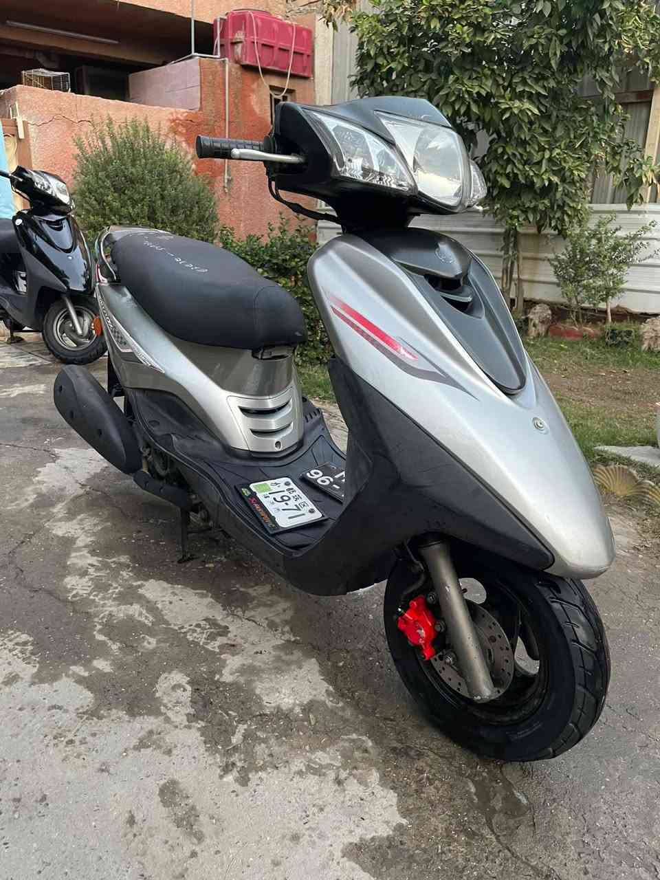 درجه بريز بغبغاء درجه بحال الوكاله درجه مال حاويه درجه زيرو مامشيه شي قليل مكفوله من كلشي من مكينه وكفرات ويه رقم الشاصي والمكان بغداد جميله والاستفسار رقم ***********وتساب متواجد
