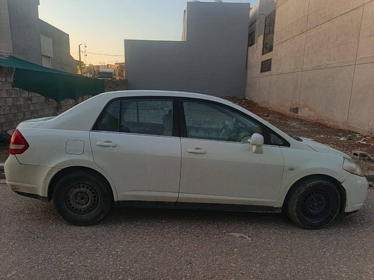 السلام عليكم
نيسان تيدا للبيع السيارة نظيفة مثل ما موضح بالصورة بيها 3 قطعة صبغ بدون دواخل 
شرط التحويل رقم السيارة نينوى 
السعر 68$ وبيها مجال 
***********
