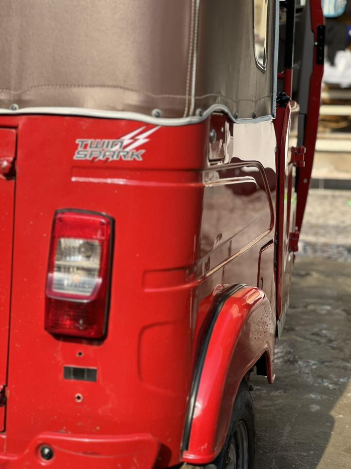 سلام عليكم تكتك 24رقم وسنويه  تكتك مكفوله كفاله عام شخط ما بيها لا تعمير ولا ضربه ولا ايشي مكينه اكسل مكفولات تكتك ما طالعه لشارع هواي تحويل ثاني يوم رستميه بغداد 
1 / زنون فول عالي ناصي 
2/ اشاير لد 
3/ مضخم صوت فولل 
4 / مسجل اصلي ❤️

***********
