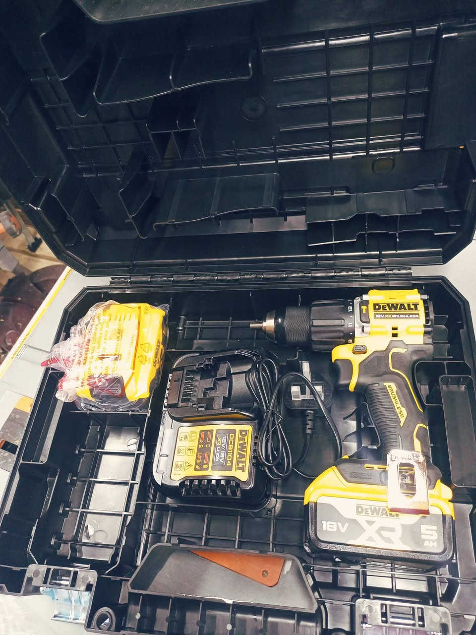 ديولت اصلي جديد
بغداد 
حي العدل 
***********
واتساب
