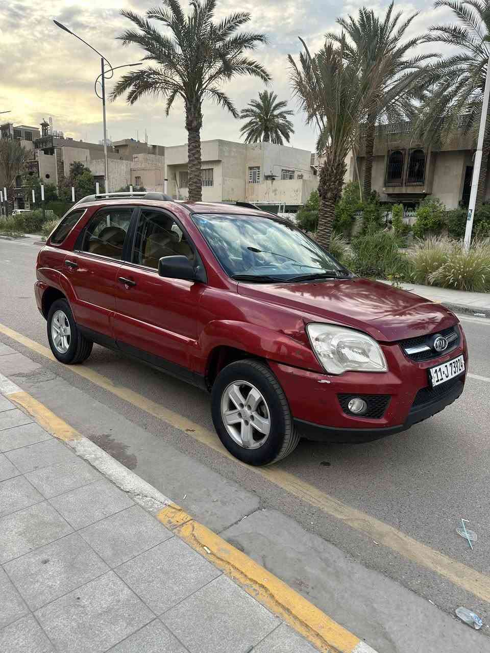 السيارة خليجية موديل ٢٠٠٩
ماشية 200000 كيلو
صبغ 5 قطع  وبيها سونار جاهز
للتواصل واتساب ***********
بغداد
