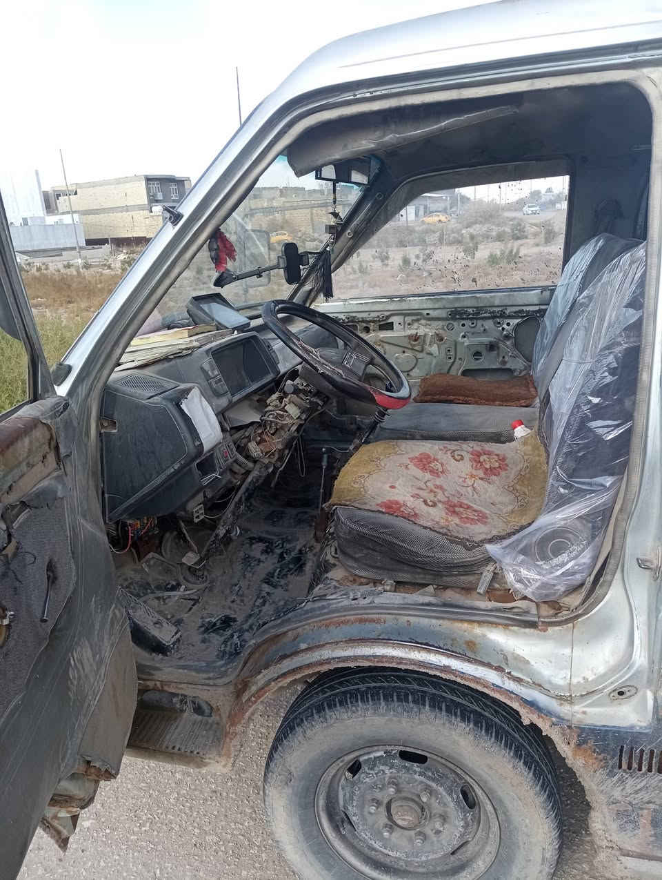 السلام عليكم اخوان كيا بستا للبيع موديل 94 رقم صدامي مميز راعيه موجود يريد تحويل اني ابيع على وضعها السياره مطلوبه غرامات ورى المشتري اني اخذ صافي كير مكينه اكسل خير من الله حداديه نظيفه دوشمه نظيفه سلف داينمو باتري راديتر انظاف مكاني حله ابو غرق سعرها 15 وبيها مجال بسيط 
الرقم بي وتساب
***********
