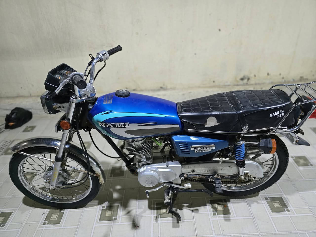 موديل ٢٣ سنويه ورقم بأسمي الدراجة لا مفتوحه ولا مفيسله بيها بس الكهربائيات يحتاجلهن ربط ما بيهن شي بس ربط 

سعرها مليون و٥٠٠ وبيها مجال 

***********
