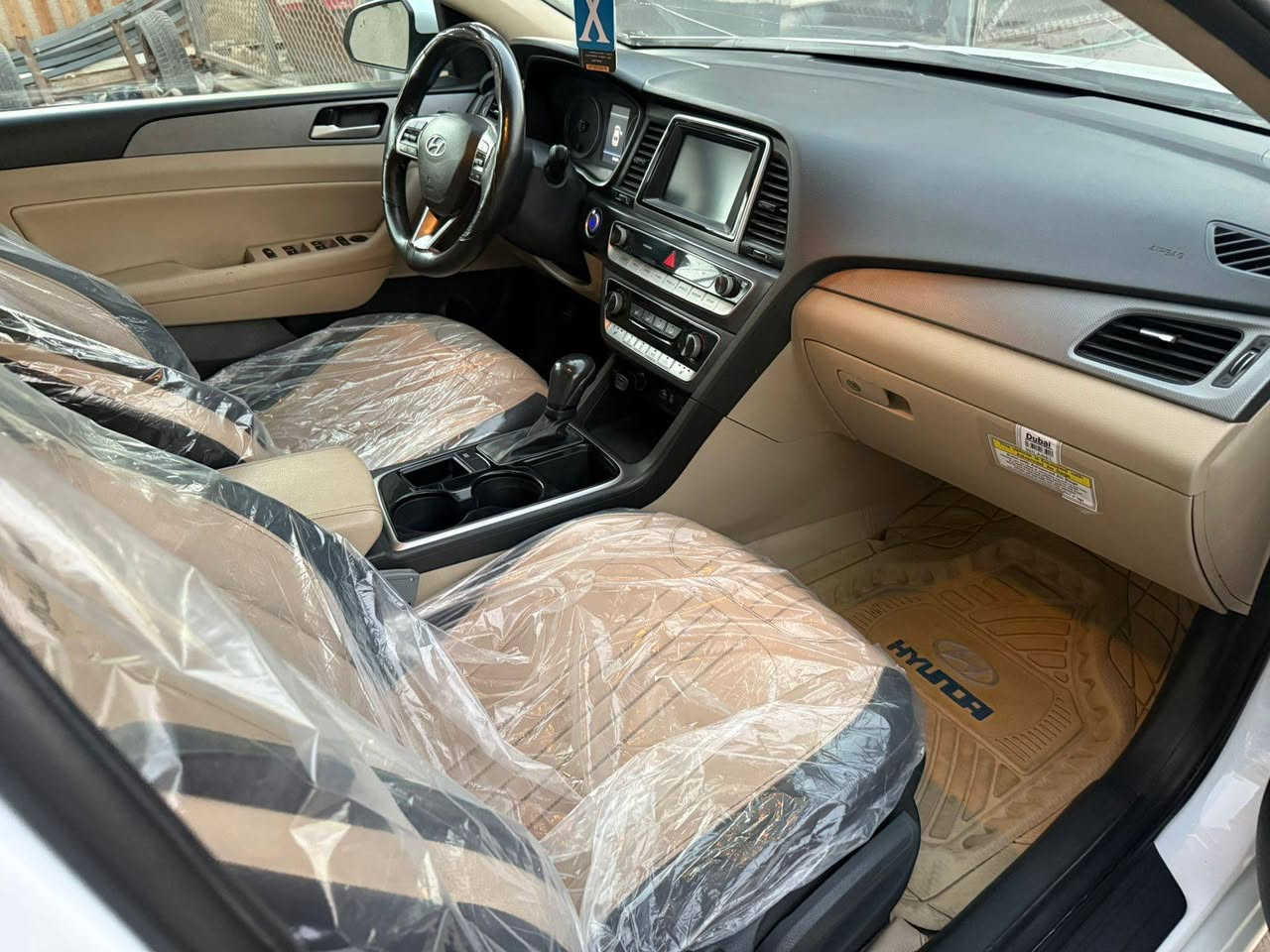 السلام عليكم 
سونتا وارد أمريكي بيها چاملغ وبنيد بدون دواخل كفاله من الضربه بصره حره سياره جاهزه من كل شيء مكان السياره بصره السعر 127
الهاتف: ***********
