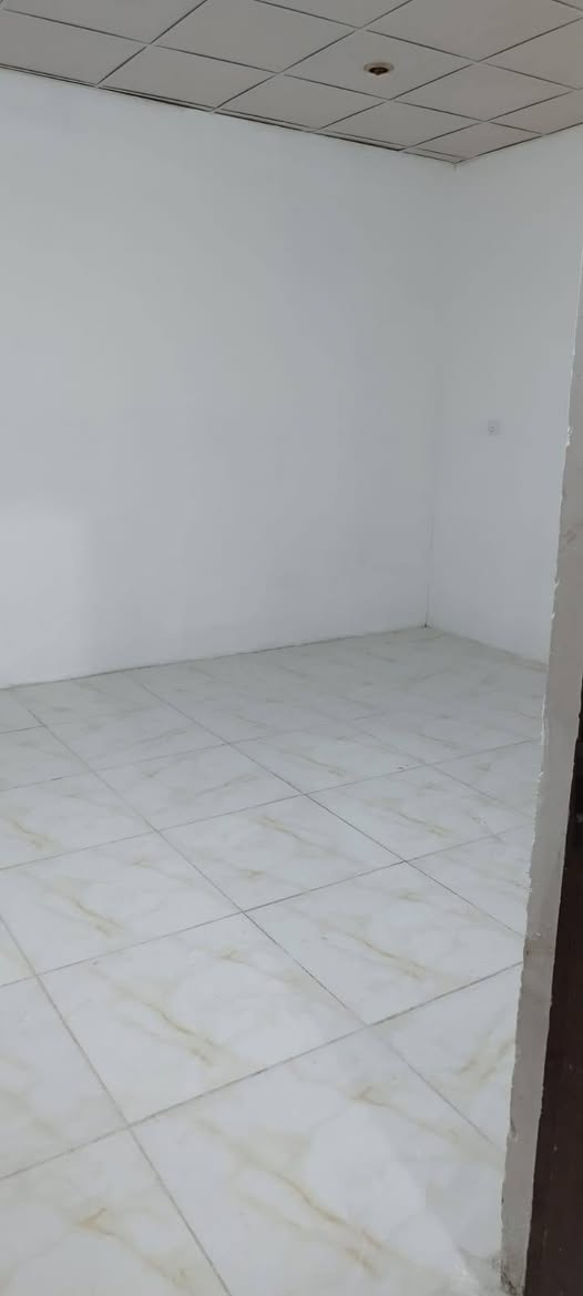 دار للبيع المساحة 100متر
8*12.5 بناء طابوق والسقف مسلح
في ملحق الزيتون المعملجي خلف مدارس العميد يبعد 3 كيلومتر عن الامام يحتوي على استقبال وصاله وغرفة نوم ومطبخ وصحيات داخلية وخارجية 
عرض الشارع 6متر صب 
خدمات كاملة ماء ومجاري وكهرباء 3 فيز محولة جديدة للشارع
للاستفسار الاتصال على الأرقام التالية:
***********
***********
