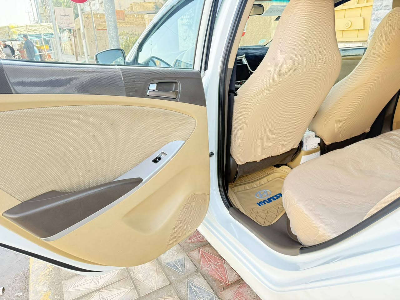 سلام عليكم ورحمه الله وبركاته
اكسنت موديل 15 خليجي كفاله عامه فول للخير 
محرك 1600 كير حديديه تبريد تخم تاير ماذب عليها ربع 
ماشيه 85 الف كيلو متر البيع السعر 107 وبيها مجال 
مكان السياره السماوه قضاء الخضر رقم الهاتف ***********
