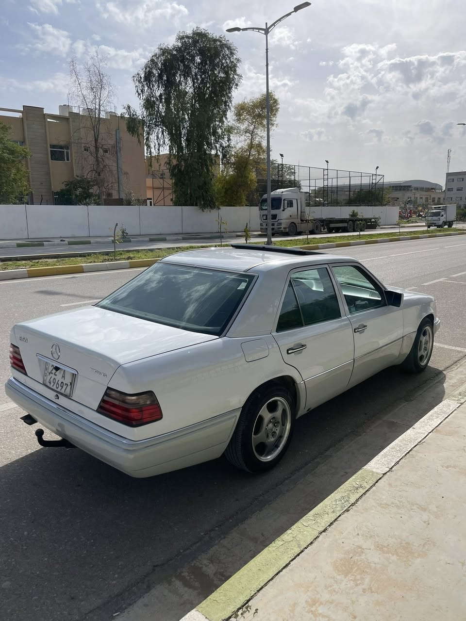 للبيع موديل٩٢محرك بطه ٣٠٠٠ديلكوسياره مكفوله من ذربه وخياس بيهه قطعتين سبع فه قه د سندوق ولبونيد يم بدل مال ٩٥بيبي  سنوي ساقطه سنتين مكان سيار كلار رقم موبايل ***********سعر ٩٠ورقه وبي مجال
