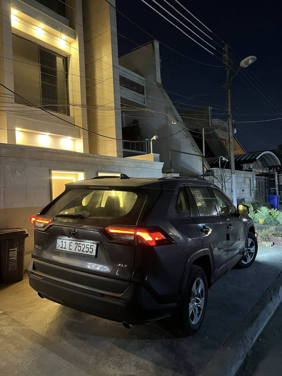 سلام عليكم تويوتا رافور 2020 مكينه V4 2.500تنفس طبيعي تخم تاير جديد السياره نضيفه رقم بغداد الجديد ثلاث انضمه قياده SPORT ECO NORML اشاير بل مري بصمه ابواب شاشه ابل كاربلاي السياره دفع رباعي AWD  XLE الايتات الأماميه LED ابيض عالي ناصي السياره حادثه بجم امامي اما الباقي مكفول كفاله عامه السعر 195ورقه وبيه مجال للاستفسار 
الرقم ***********
