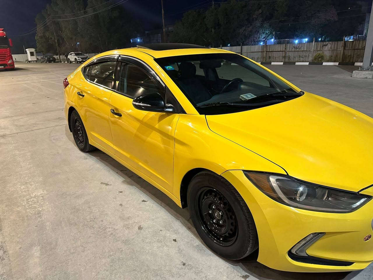 سلام عليكم النترا ٢٠١٧ حادثها فقط دعاميه خلفيه بيها بس تقرير سياره جديده احله من لصور سياره جاهزه للخير كل نقص ما بيها
مكينه وكير وحداديه وتبريد كفاله 
فول مواصفات
فتحه + بصمه + بصمة ابواب + شاشه جبيره + رادار جانبي + كشنات تدفئه + ستيرن تدفئه + اشاير بل مري + فول تحكمات + ثلاث انظمه قياده + سياره بدون ايرباك
وباقي لمواصفات المعروفه
ماشيه ١٣٠ الف كيلو
مكينه ٢٠٠٠ دوش
سعر ١١٥ وبيها مجال
مكان السياره بغداد
للستفسار  ***********
