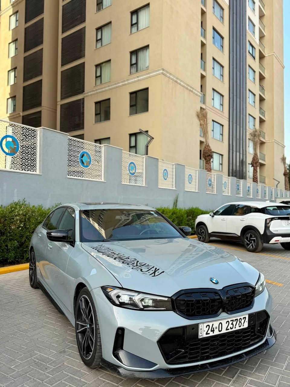 السلام عليكم BMW 330i للبيع موديل 2023.  *********** واتساب موجود
محرك 4 سلندر 2000 توين بور تيربو صاروخ 🚀 

وارد امريكي  ممشى السيارة 59.000 الف فقط

لون اسمنتي مميز  دواخل لون احمر رقم اربيل 

السيارة 1/1 فول مواصفات M Package اصل 

ويل 19 و تخم تايرات رن فلات جديدة بالكامل

السيارة حادثه كلش بسيط حافه بنيد بس 

ومغلفه ppf بالكامل السيارة 

كلشي مابيها صفر مسج  نضيفة من كل نواحي 

المواصفات :

رادار امامي 

تحذير رادار من الاصطدام الأمامي + فرملة تلقائية إذا قربت نصدم

تحديد المسار وتحذير بالنقاط العمياء بالمرايات

رادار تحذير وكشف المشاة اذا قربت تصدم

 حساسة 360 درجة امامي وخلفي كامرة خلفيه

فتحة سقف ونظام دخول ذكي وترحيب وبصمة

  
شاشة تدعم نظام  Apple CarPlay /Android

كشنات كهربائية و نضام تدفئة وخزن ميموري

تدفئة ستيرن و شاشة وعداد الكترواني بالكامل

قطعتين تبريد امامية وخلفية منفصلة

نظام اوتو هولد وهاند بريك كهربائي وشفتات

انارة داخلية متغيرة LED ل 12 الالون مختلفة

منافذ شحن USP امامي وخلفي 
نضام البريك الرياضي الحجم الكبير لون الازرق

وباقي مواصفات هواي معروفة بال BMM

السعر : خاص  
للتواصل :***********
مكاني بغداد حي لحسين

