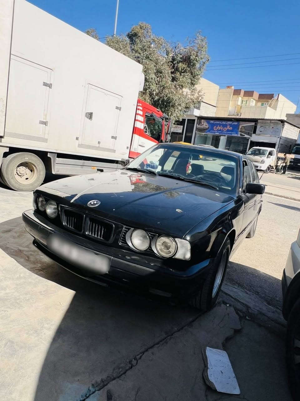 موديل1991
مكينه528 گيرو مكينه به شه رت
تاخمي تايه ى تازه ى بوبه ستراوه دوجام كاربايه
هه زه تا2027سنوي تازه يه تا2031 
ته نها يك ده ركاى لاي سايق ليدراوه به سوكى و تعديل كراوه بي سلايته تبريد وشتيشي به شه رت زور توندو توله وبه جوانى وريكي ماوته وه ناوه وده ره وه ش
ته نها پوليشيكى ئه وى سعر70


**إذا كنت صاحب هذا الإعلان وتريد حذفه لأي سبب، رجاءا أرسل رسالة إلى الدعم الفني**