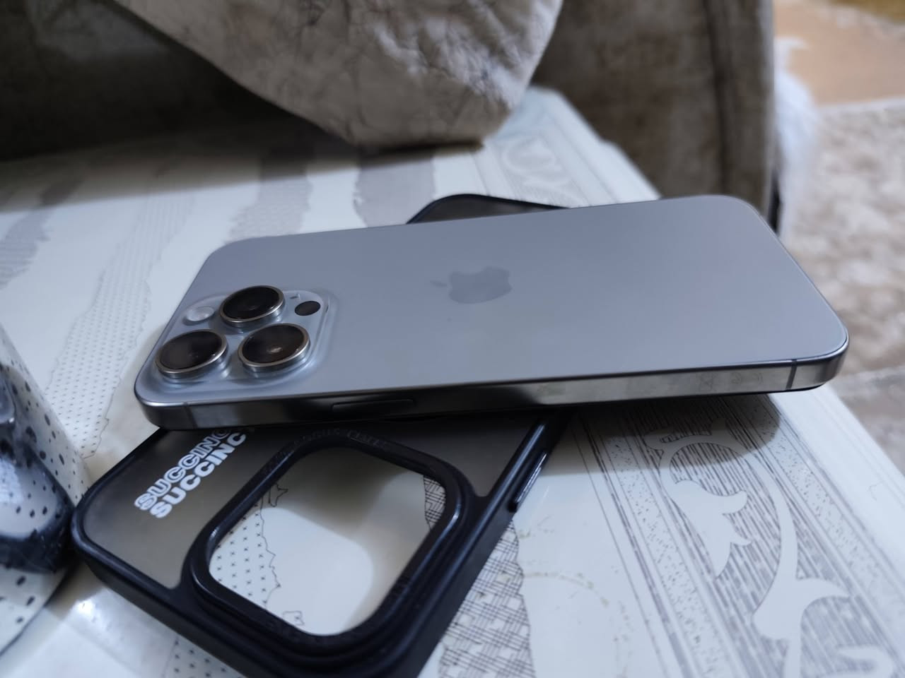 15برو ماكس بدل شاشه زينه شحنه فول بطاريه 93 ذاكره 256 جهاز شغال فيس ايدي شرق اوسط السعر 750 المكان البياع 
***********
