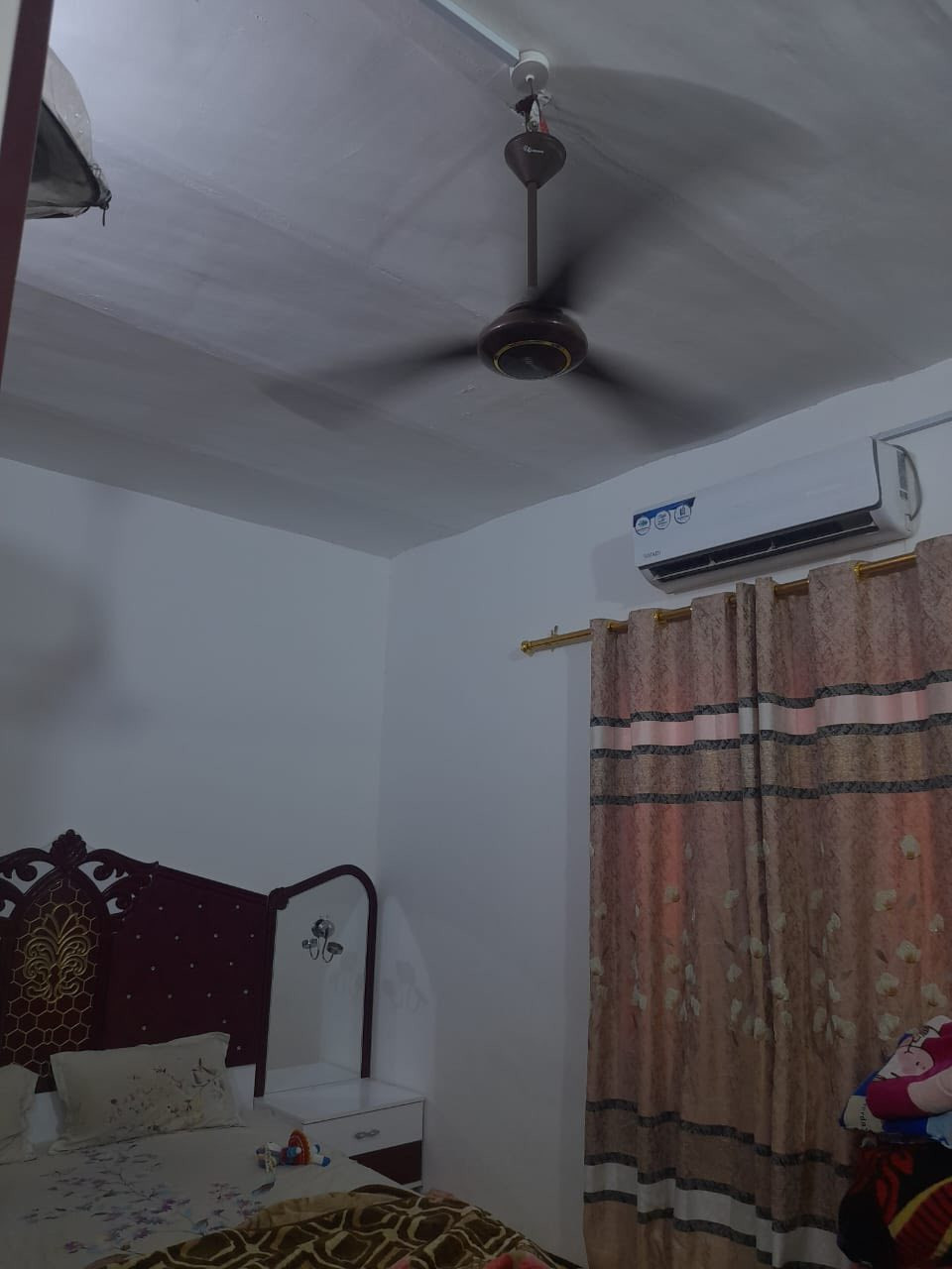 سلام عليكم بيت قاطين زراعي مسجل سند ٢٥. كامل مكمل من كلشي سعر. ١٠٠قابل للتفاوض مساحه ١٢٥متر  العنوان القرنه النهيرات الوسطى قرب مدرسه ملتقى النهرين. للاستفسار ***********
