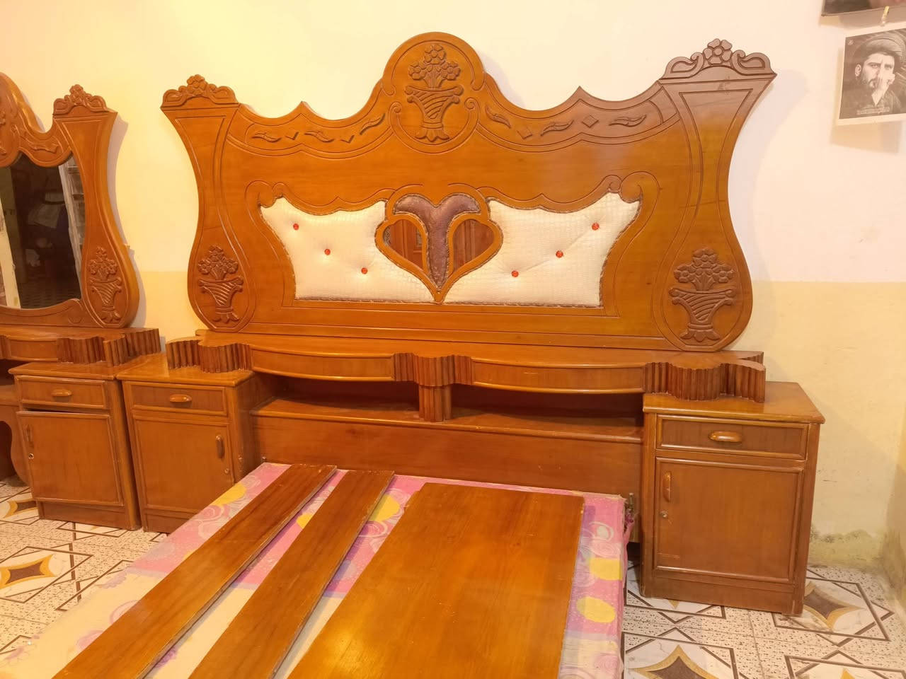 غرفه مستعمله 6️⃣ ابواب طابقين تسكام صاج داخل وخارج
زاويه طابقين كنتوريه نضيفه وجاهزه ***********
