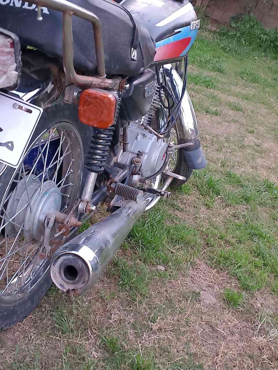 دراجه للبيع في قضاءالعزيزيه أوراق بصرة الكهربائي شغاله تخم تايرات تخم وياله السعر 350بيه مجال ***********
